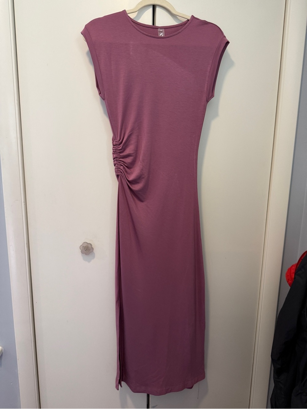 Lou & Grey Mauve Pink Side-Ruch Midi Dress
